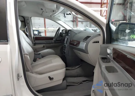 2010 Chrysler Town & Country Touring from USA, damaged, VIN 2A4RR5D16AR104507